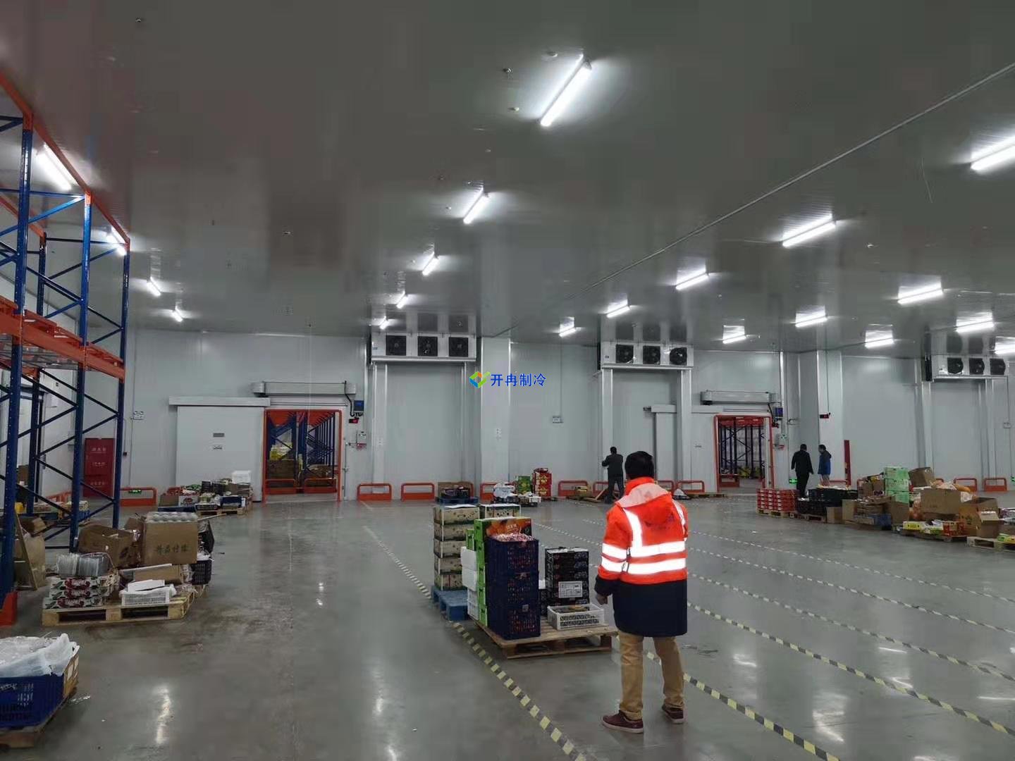 2300平的冷凍庫(kù)工程,包含所選擇的制冷設(shè)備多少錢(qián)